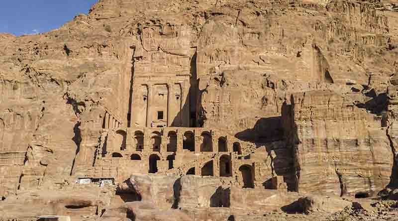 78 - Jordania - Petra - Tumbas Reales - tumba de La Urna